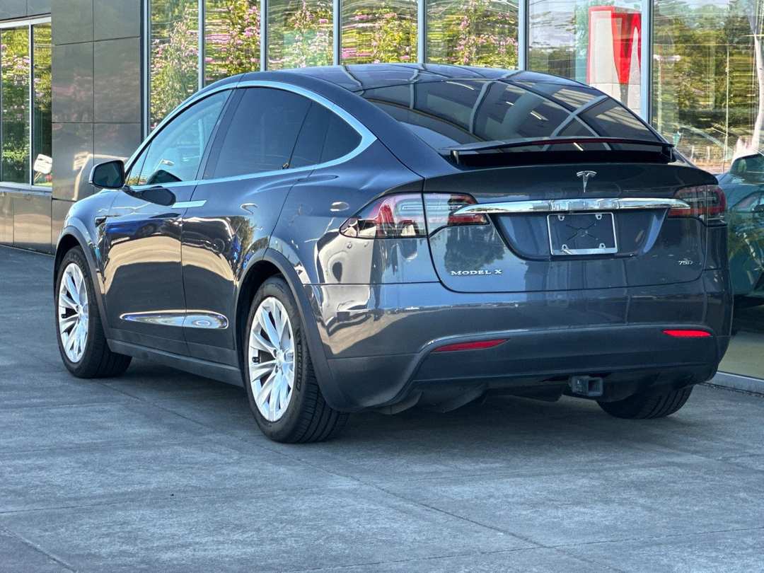 2018 Tesla Model X 75D - Image 5