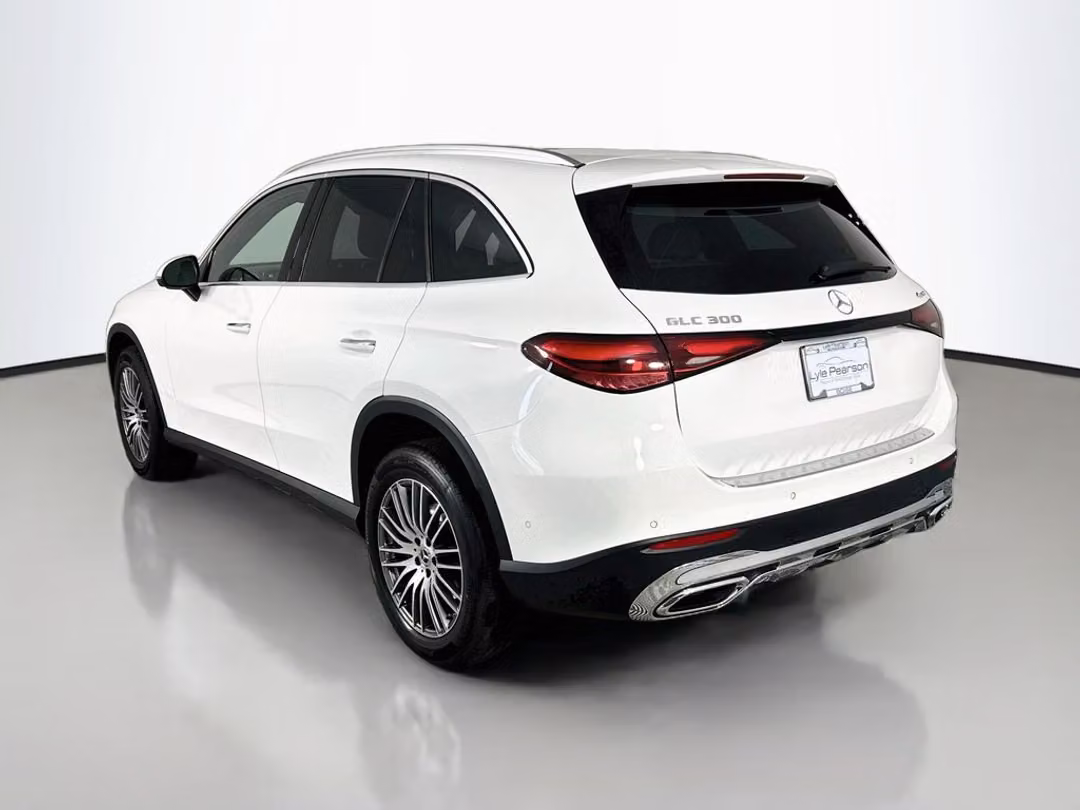 2027 Mercedes-Benz GLC 300 - Image 3