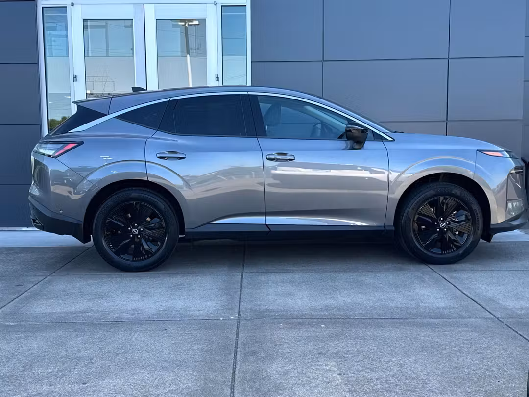 2025 Nissan Murano SV - Image 2