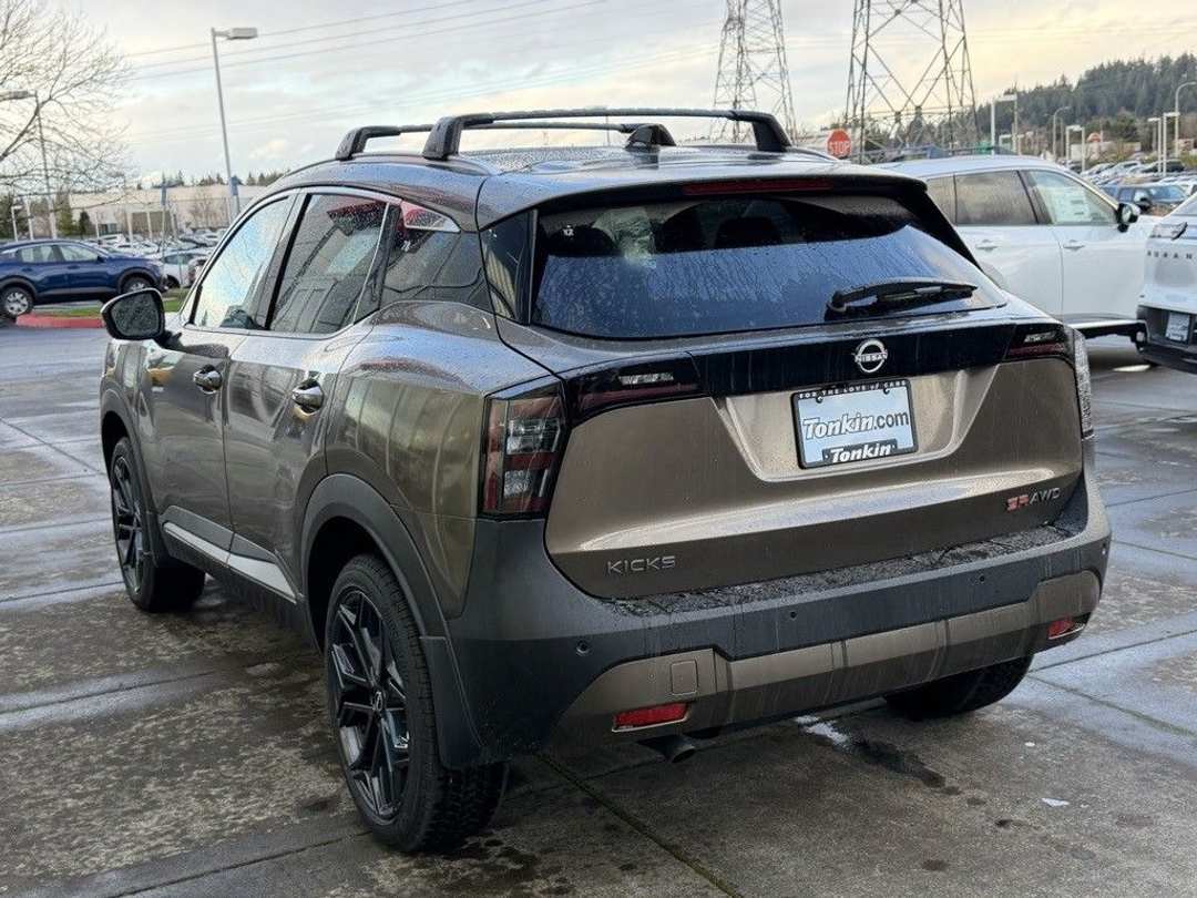 2026 Nissan Kicks SR - Image 5
