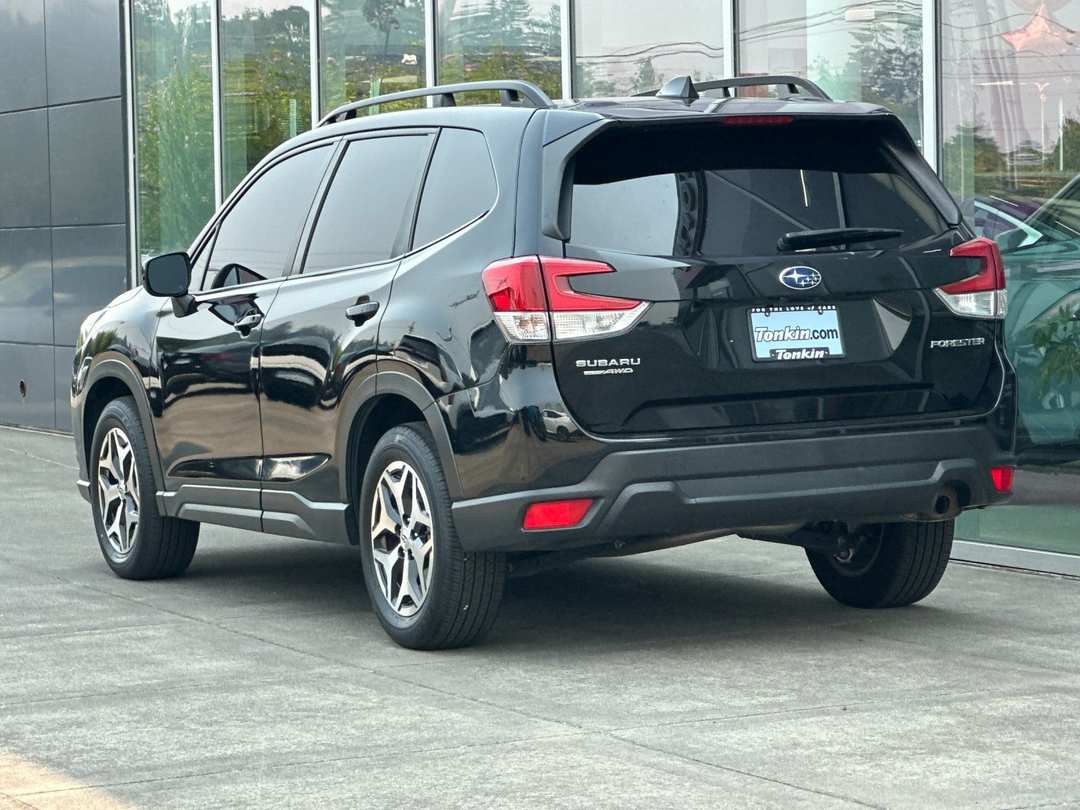 2022 Subaru Forester Premium - Image 5