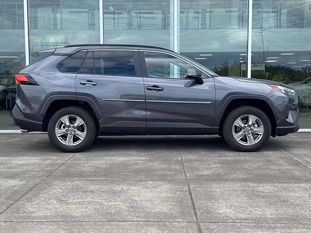 2024 Toyota Rav4 XLE - Image 2