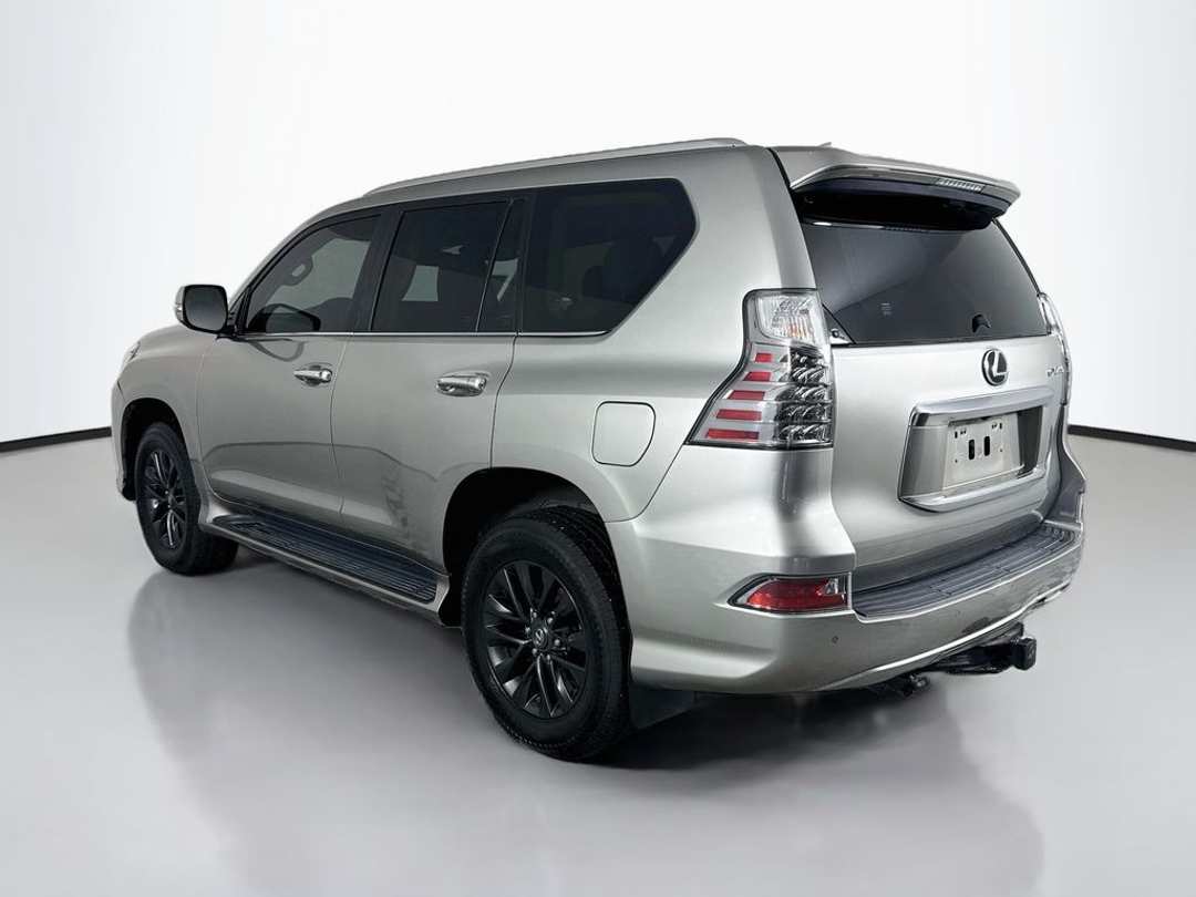 2022 Lexus GX 460 - Image 5