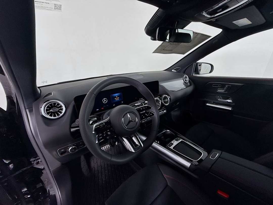 2026 Mercedes-Benz GLA 35 AMG - Image 7