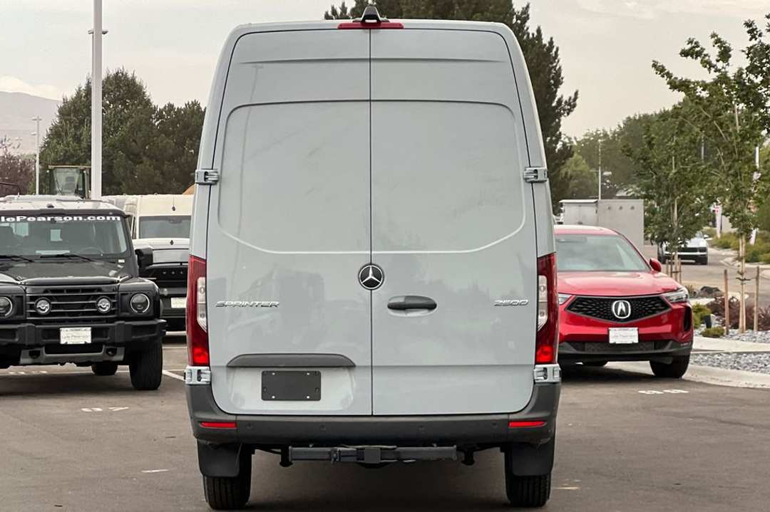 2024 Mercedes-Benz Sprinter 2500 Cargo 170 WB - Image 7