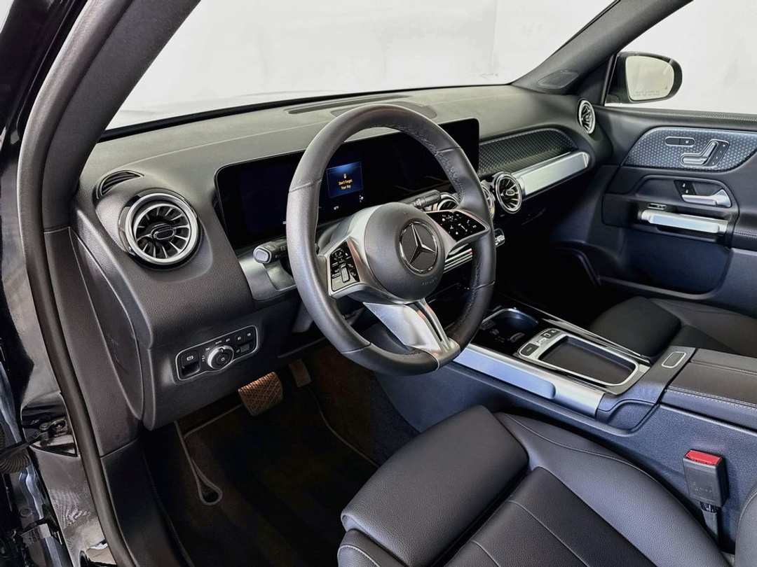 2025 Mercedes-Benz GLB 250 - Image 7