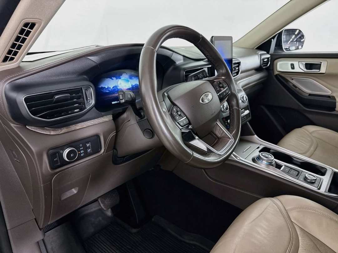 2020 Ford Explorer Platinum - Image 7