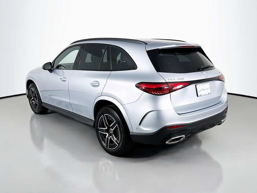 2026 Mercedes-Benz GLC 300 - Image 5