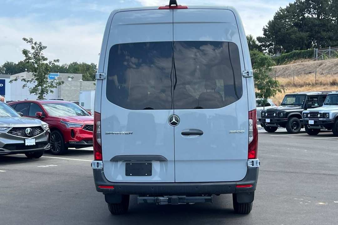2024 Mercedes-Benz Sprinter 2500 Cargo 170 WB - Image 7