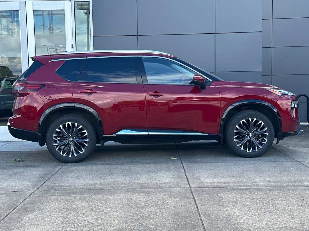2024 Nissan Rogue Platinum - Image 2