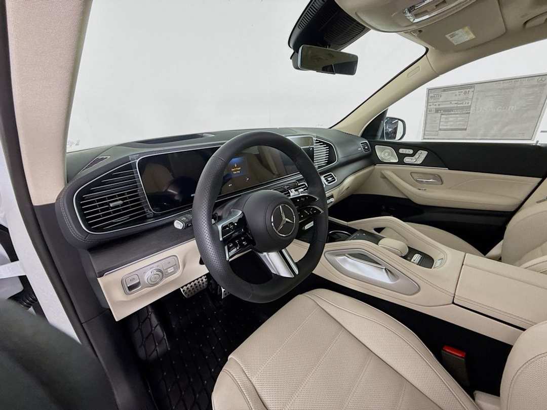 2026 Mercedes-Benz GLS 580 - Image 7