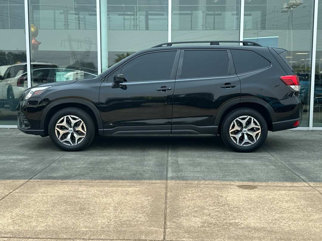 2022 Subaru Forester Premium - Image 6