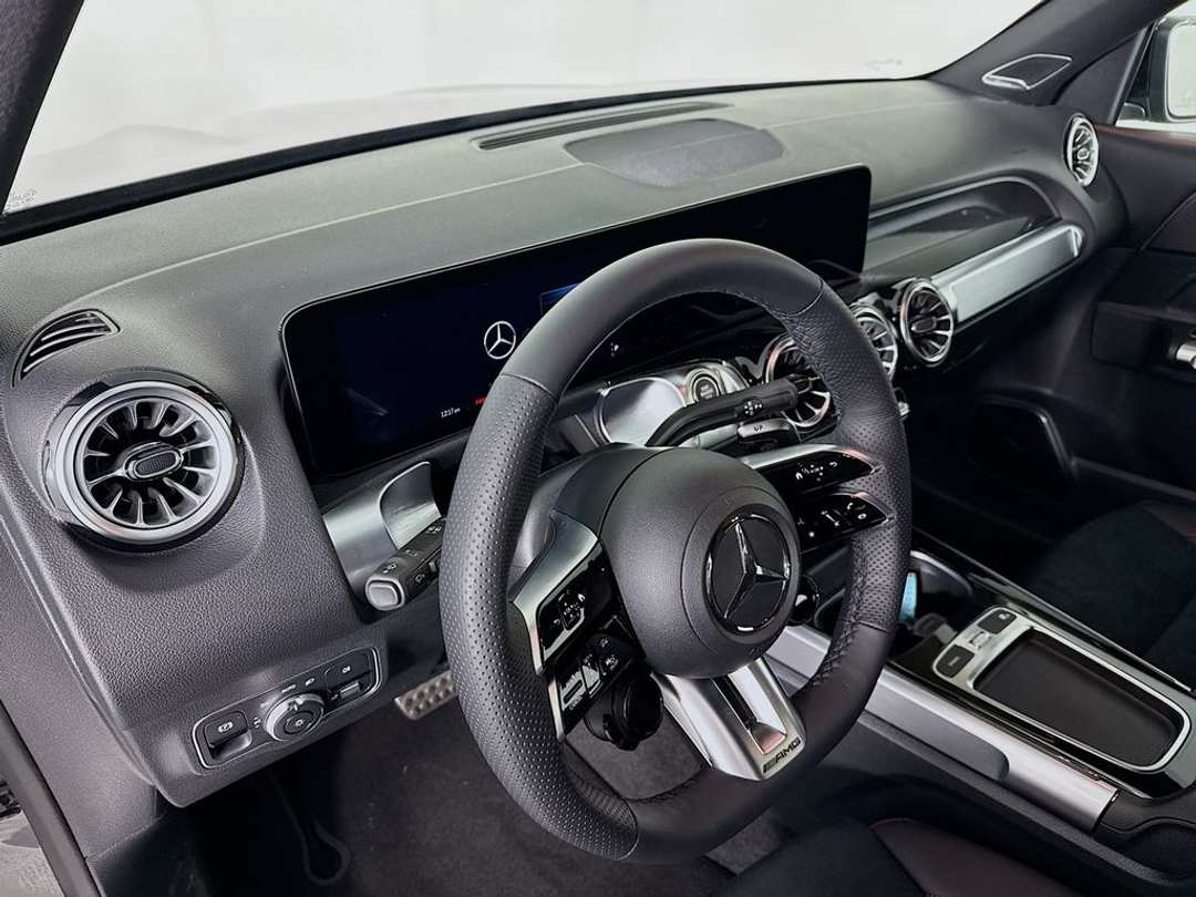 2026 Mercedes-Benz GLB 35 AMG® - Image 7