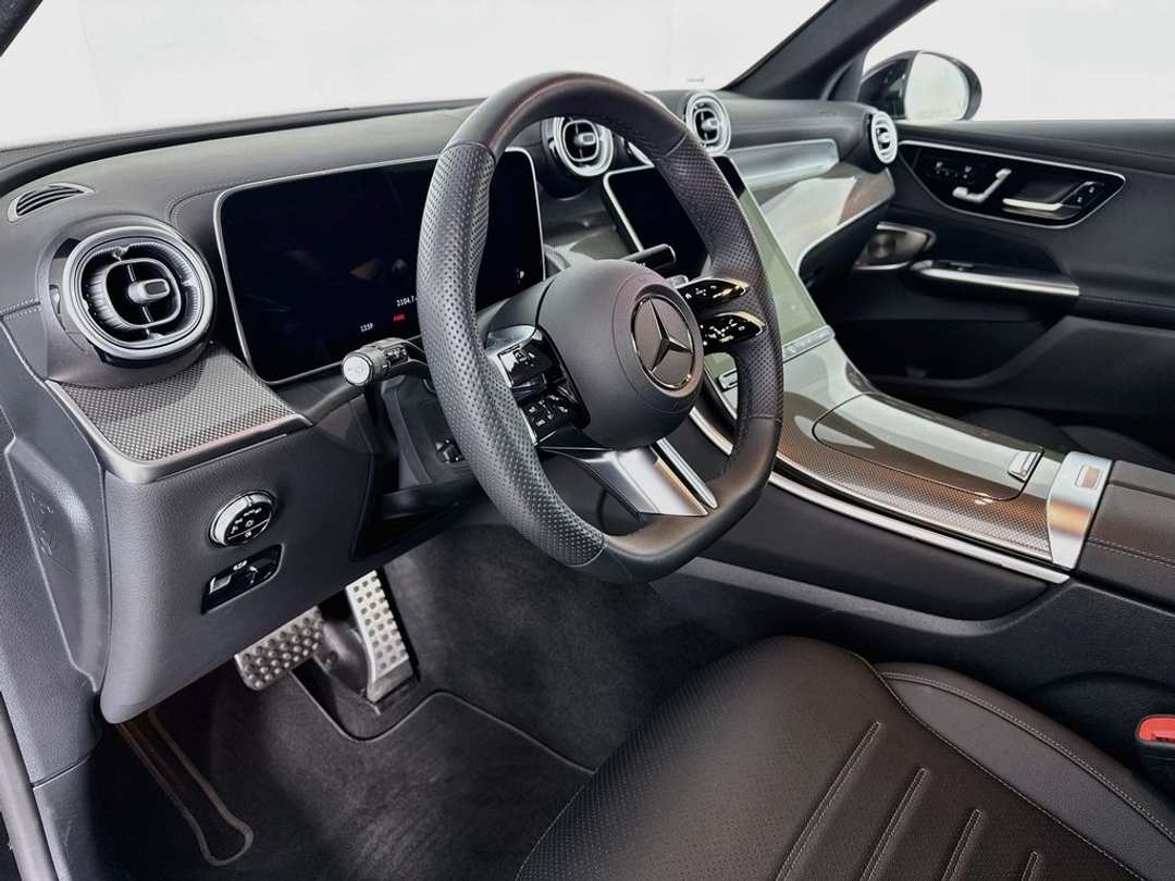 2026 Mercedes-Benz GLC 300 - Image 7