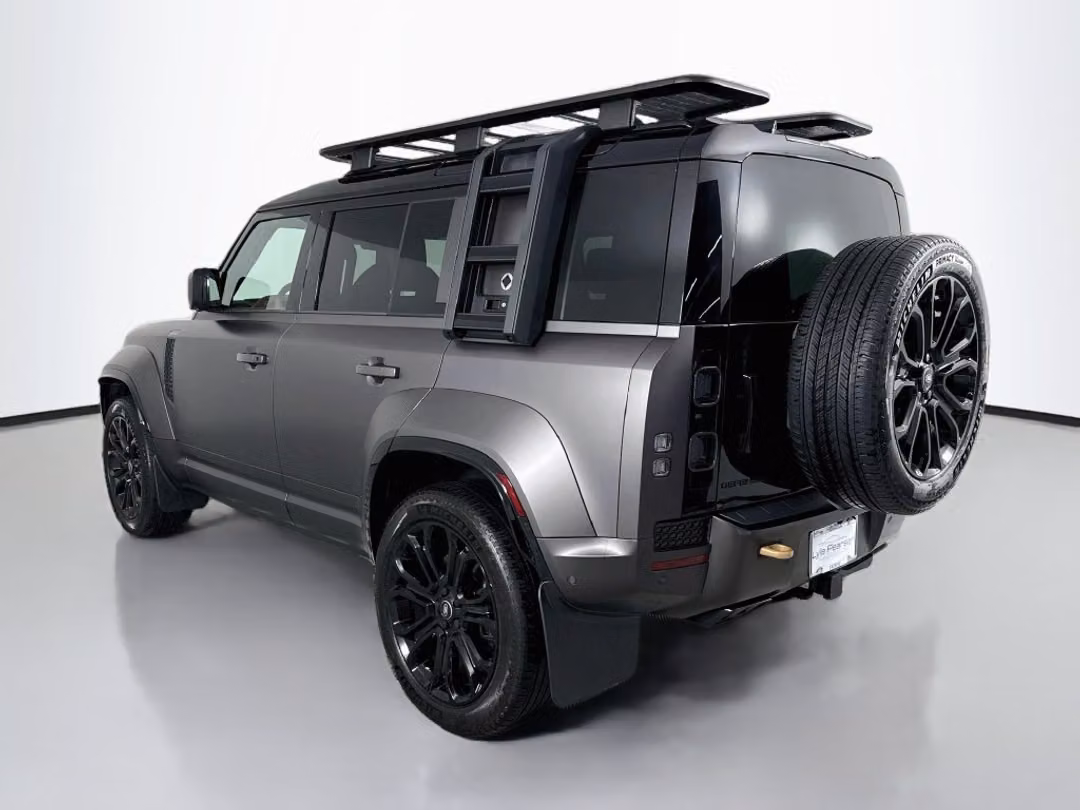 2025 Land Rover Defender 110 OCTA - Image 3