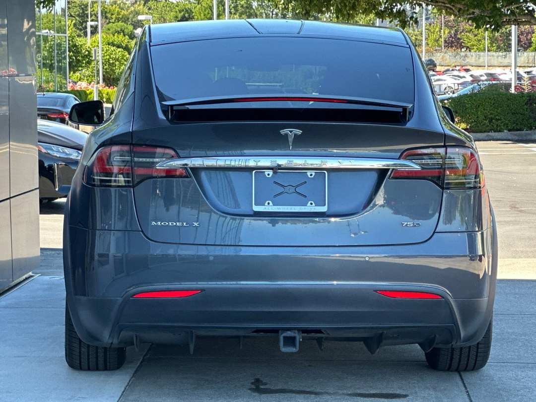 2018 Tesla Model X 75D - Image 4