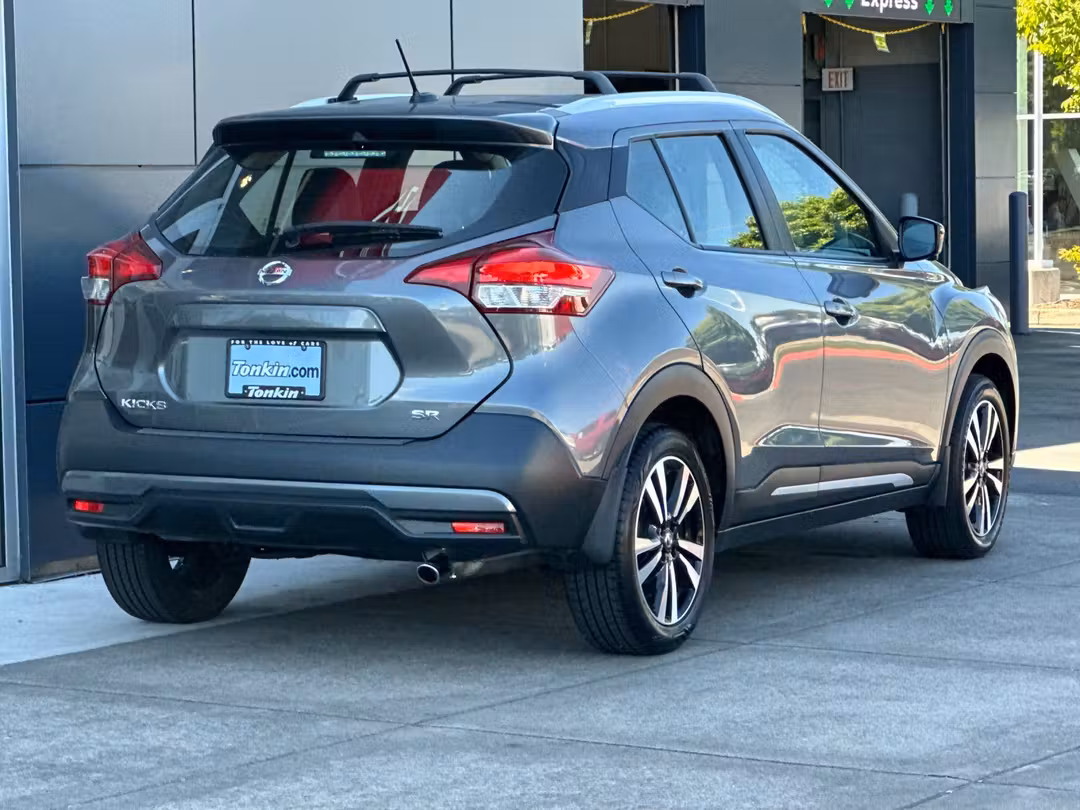 2019 Nissan Kicks SR - Image 3