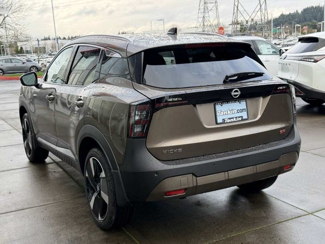 2026 Nissan Kicks SR - Image 5