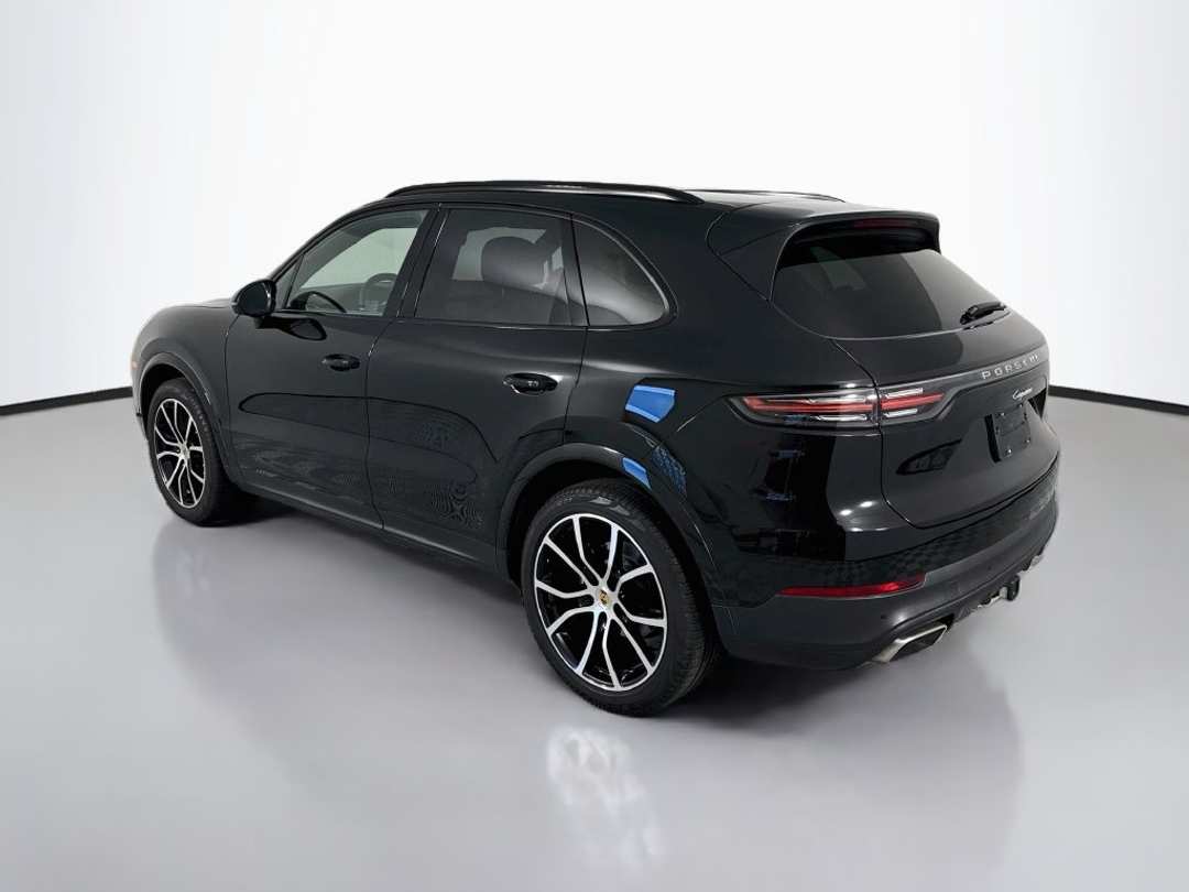 2023 Porsche Cayenne - Image 3