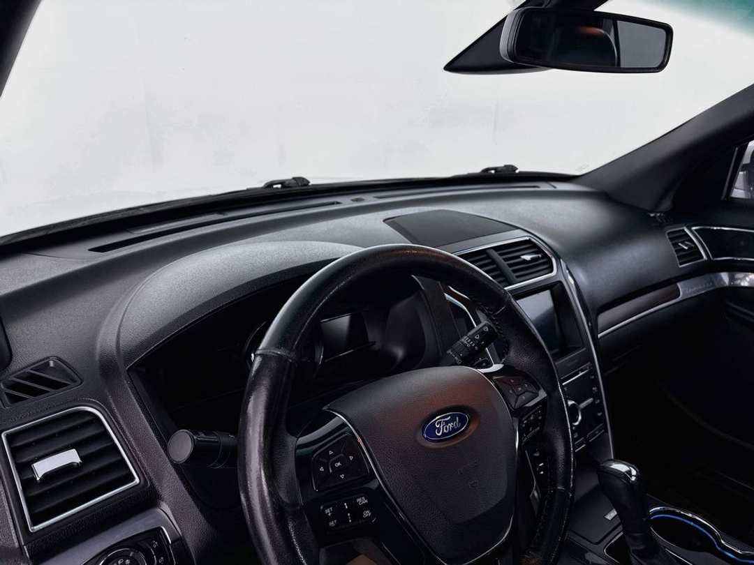 2017 Ford Explorer Limited - Image 7