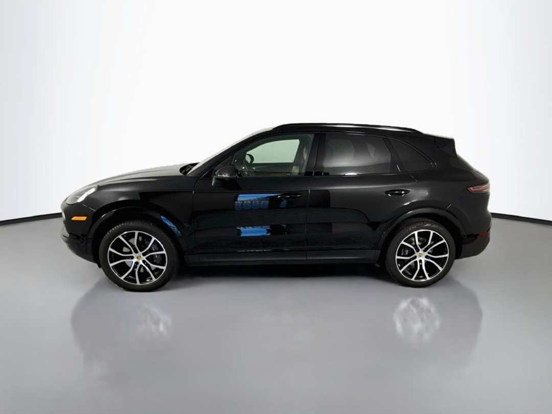 2023 Porsche Cayenne - Image 2