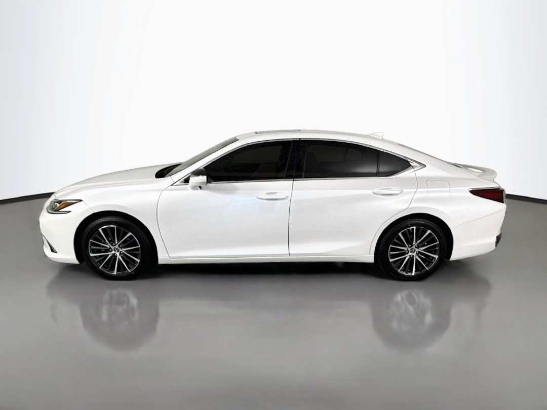 2025 Lexus Es 300h - Image 2