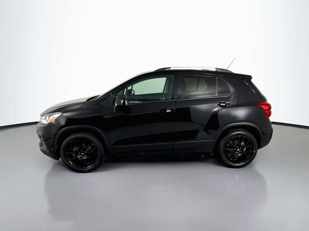 2022 Chevrolet Trax LT - Image 3