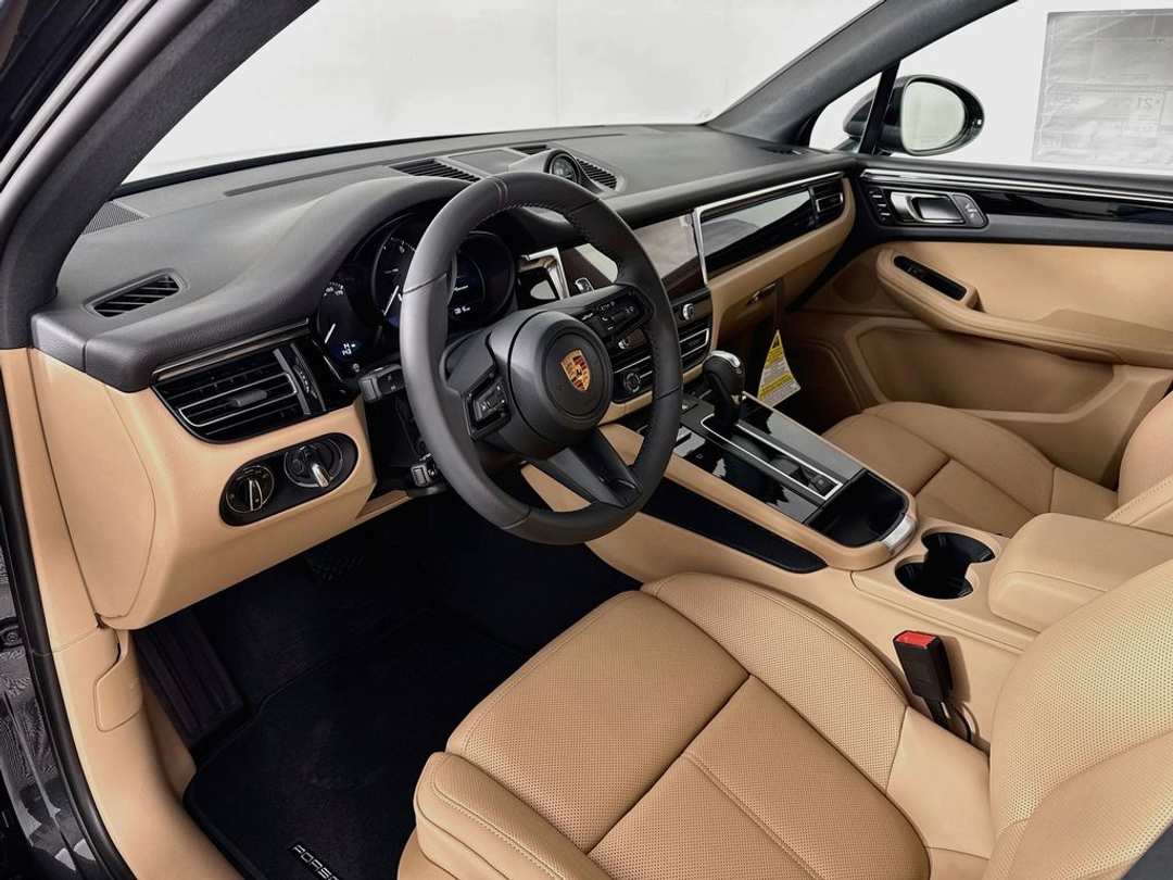 2026 Porsche Macan - Image 7