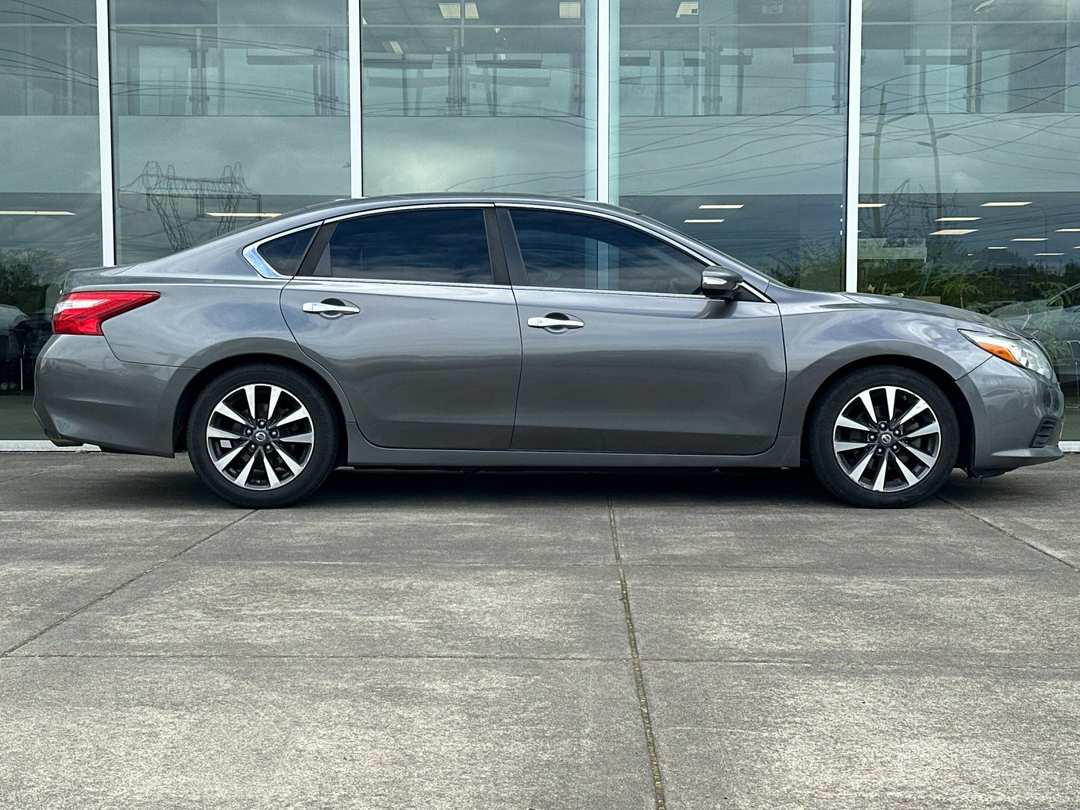 2017 Nissan Altima 2.5 SL - Image 2