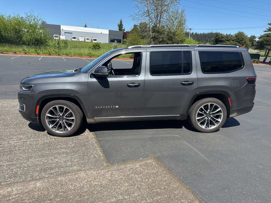 2022 Jeep Wagoneer Series III - Image 2