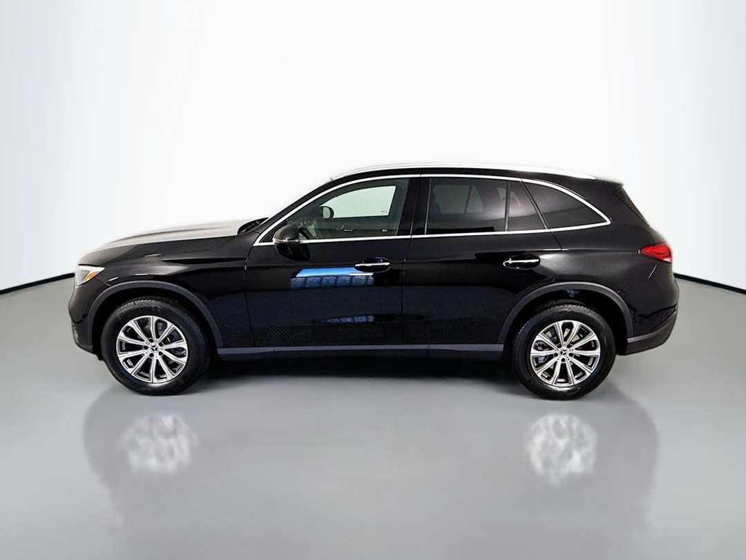 2026 Mercedes-Benz GLC 300 - Image 3