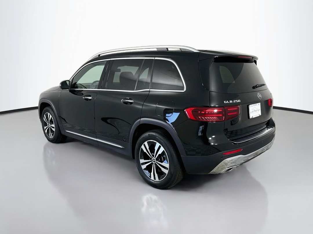 2025 Mercedes-Benz GLB 250 - Image 5