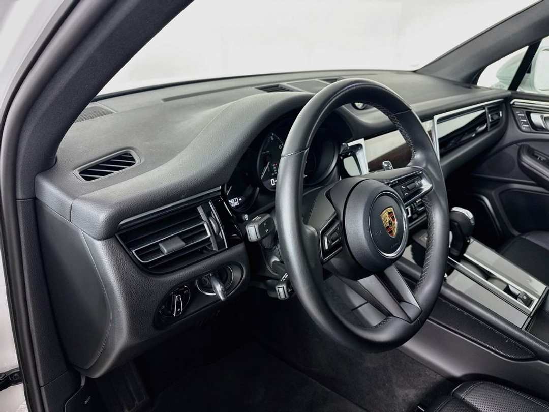 2023 Porsche Macan - Image 7
