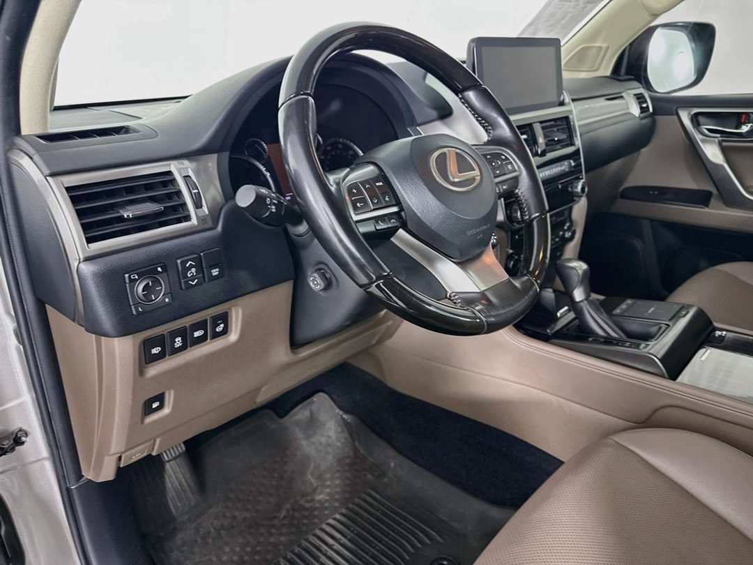 2022 Lexus GX 460 - Image 7