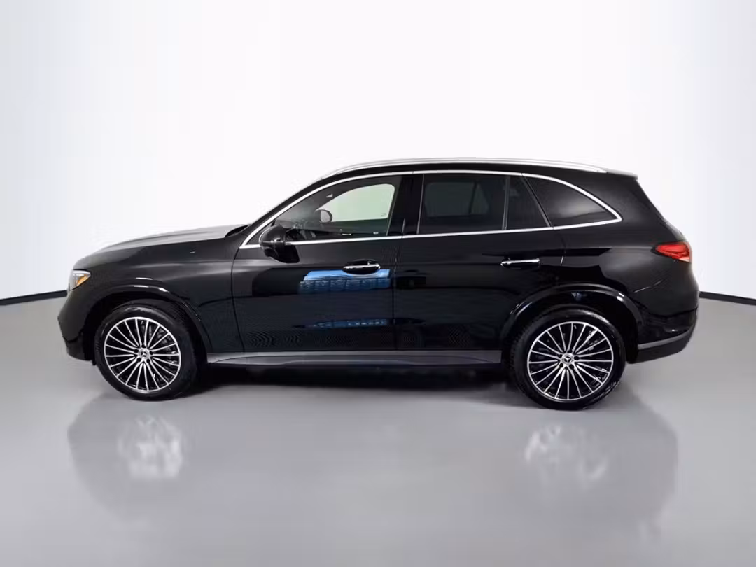 2027 Mercedes-Benz GLC 300 - Image 2