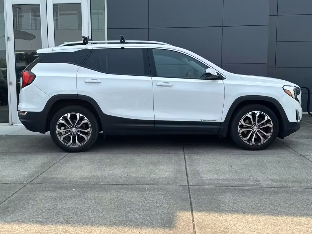 2019 GMC Terrain SLT - Image 2