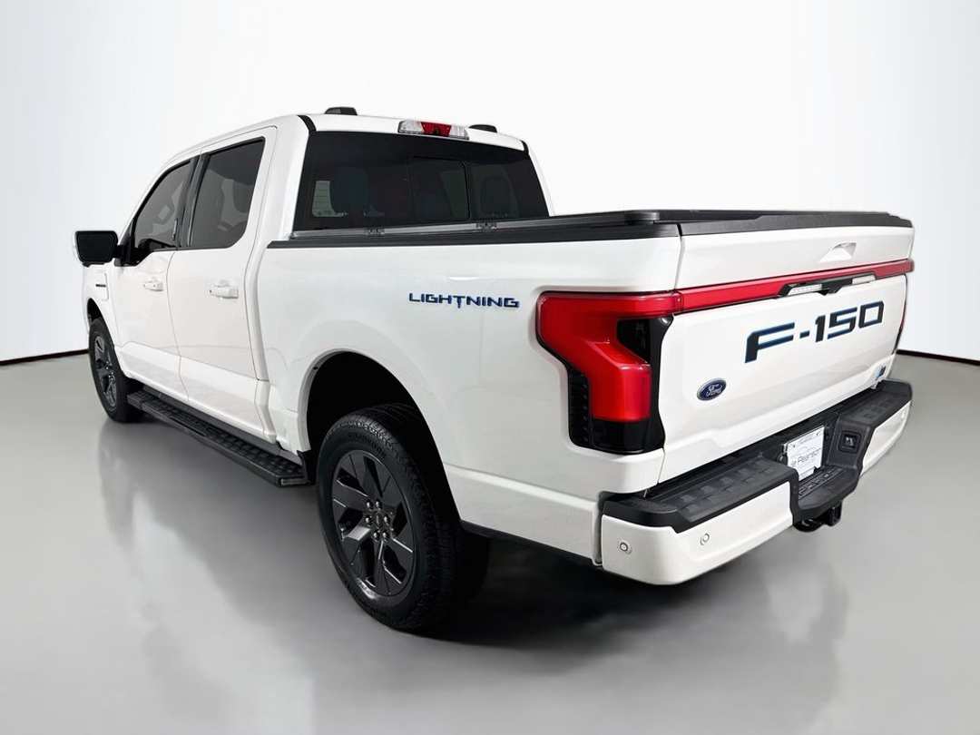 2022 Ford F-150 Lightning Lariat - Image 5