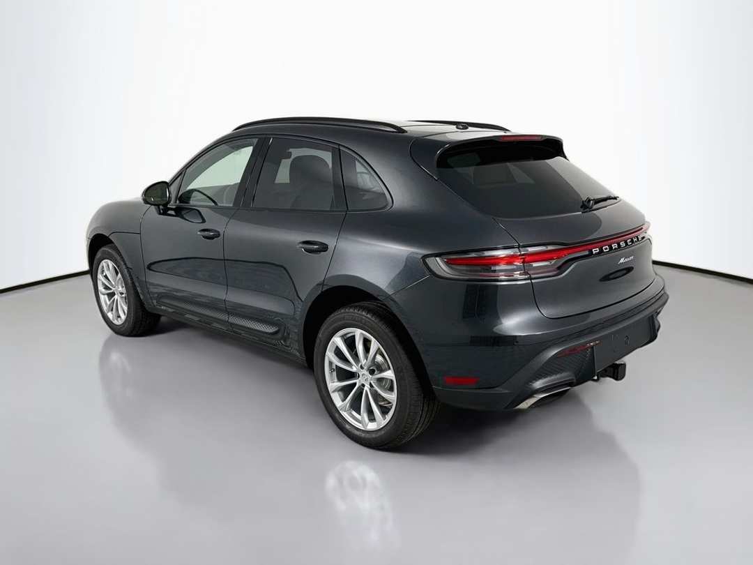2026 Porsche Macan - Image 5