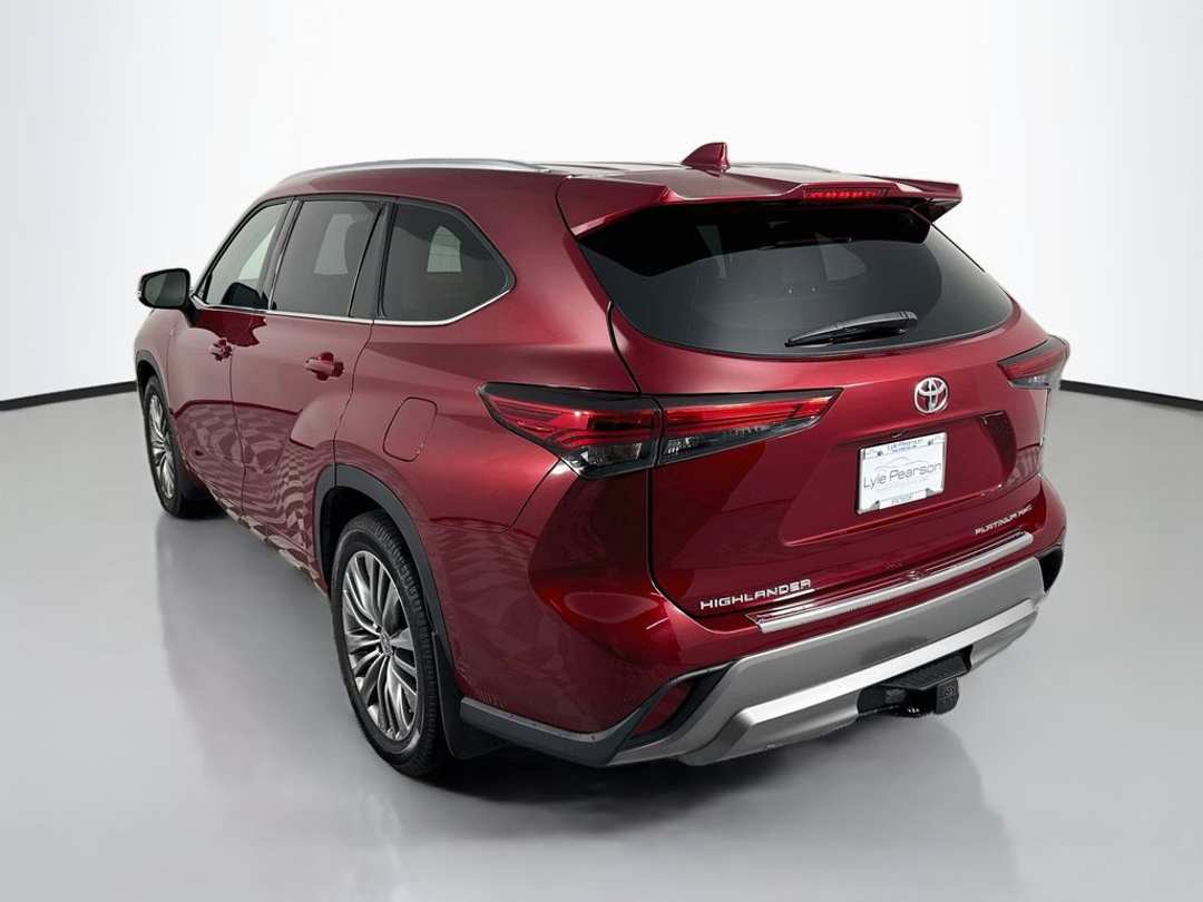 2022 Toyota Highlander Platinum - Image 5