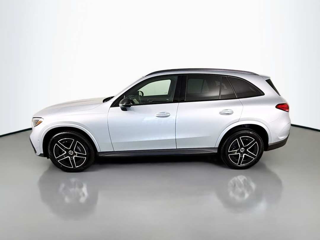 2026 Mercedes-Benz GLC 300 - Image 3
