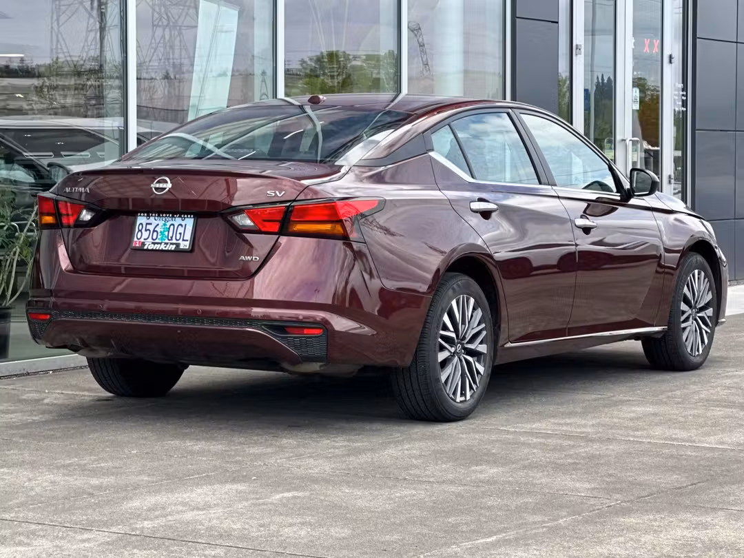 2024 Nissan Altima 2.5 SV - Image 3