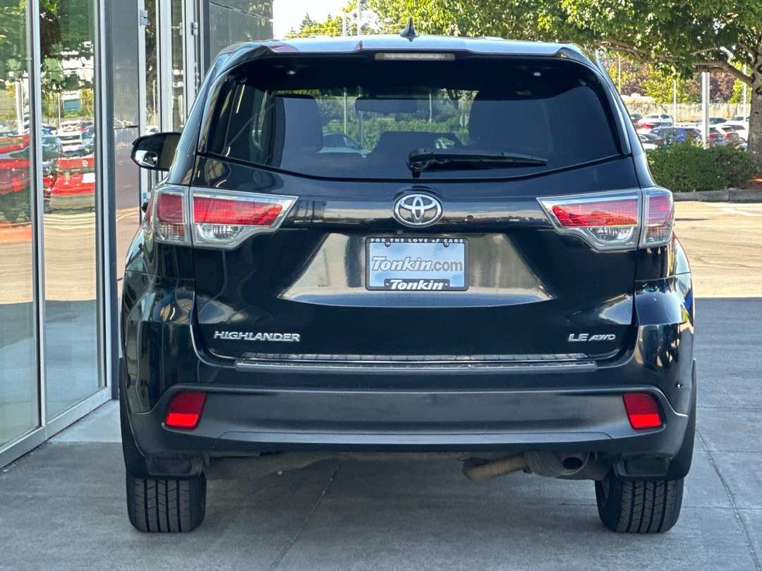 2015 Toyota Highlander LE Plus V6 - Image 4