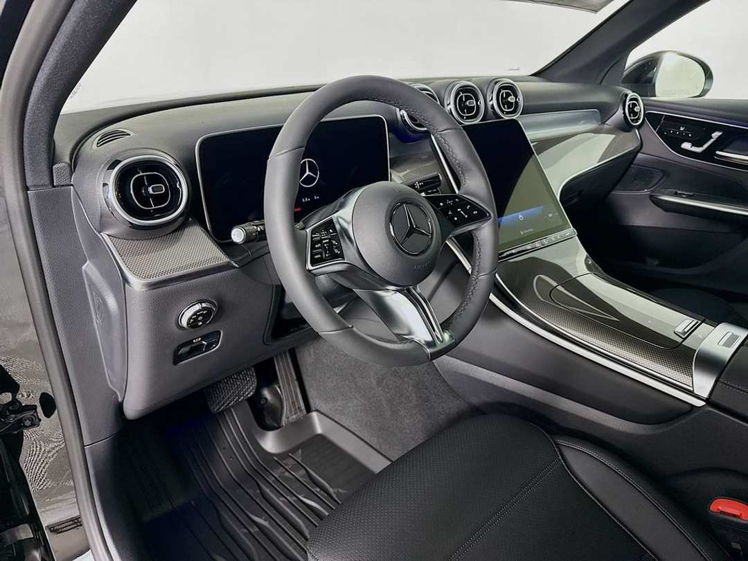 2026 Mercedes-Benz GLC 300 - Image 7