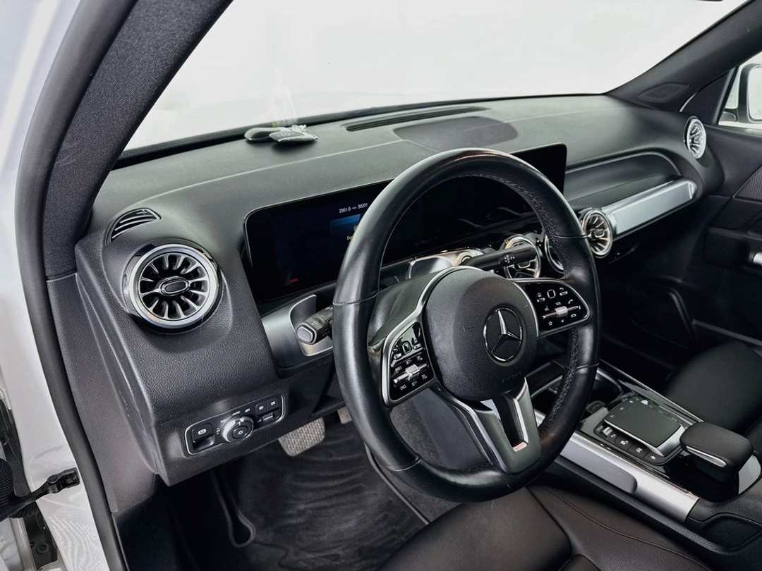 2022 Mercedes-Benz GLB 250 - Image 7