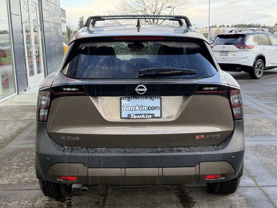 2026 Nissan Kicks SR - Image 6