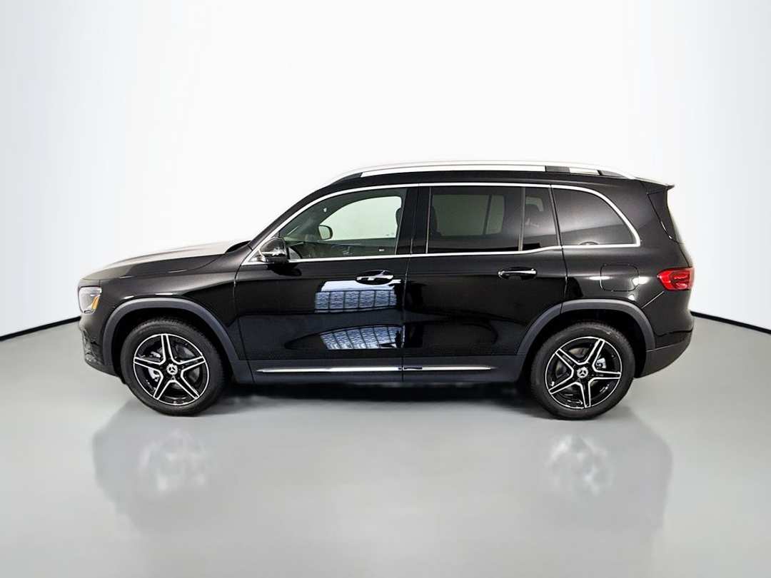 2026 Mercedes-Benz GLB 250 - Image 3