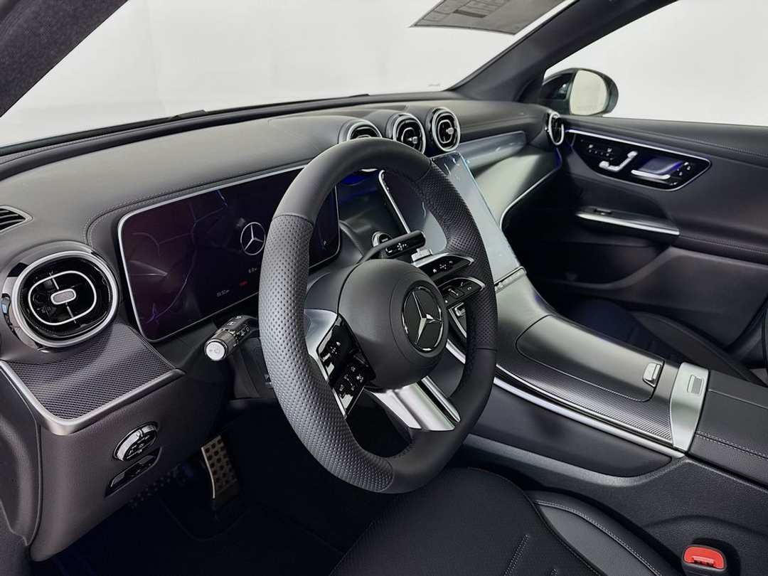 2026 Mercedes-Benz GLC 300 - Image 7